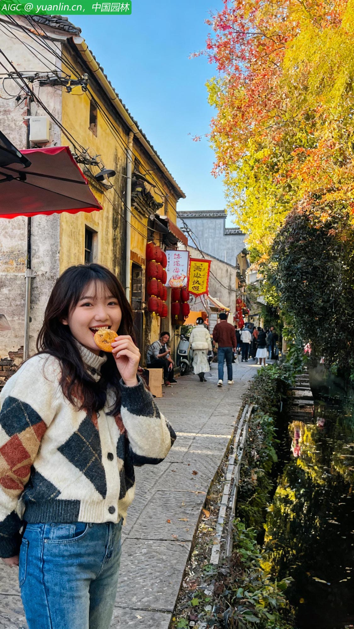 西溪南古村落，一位外地游客正在品尝“黄山烧饼”