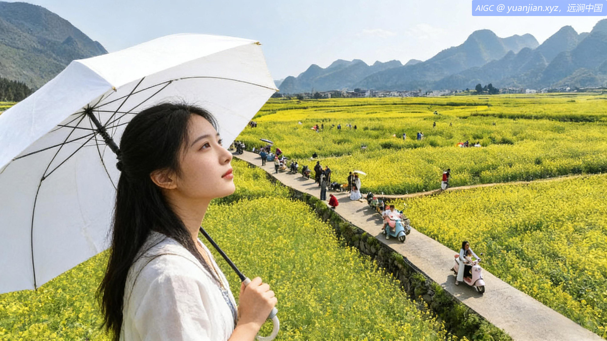 贵州省黔西南州，兴义市万峰林景区的油菜花竞相绽放